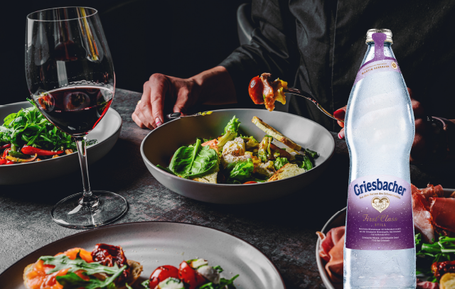Essen mit Flasche Griesbacher Mineralwasser