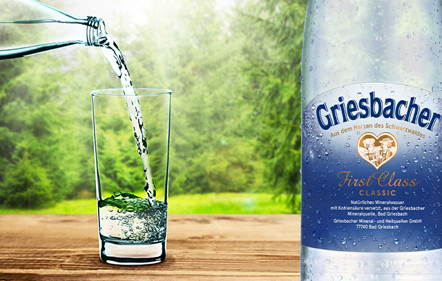 Griesbacher Wasserflasche und Glas
